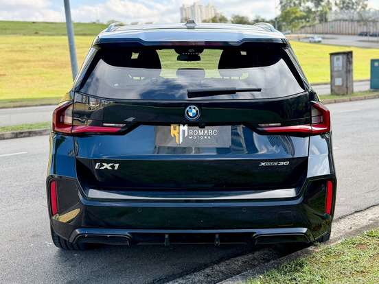 BMW-iX1-2023