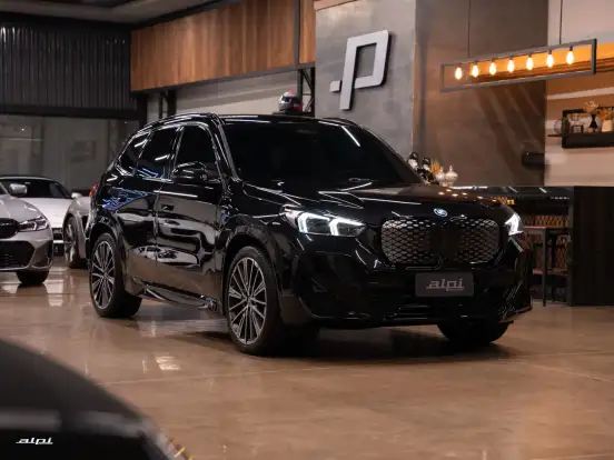 BMW-iX1-2025