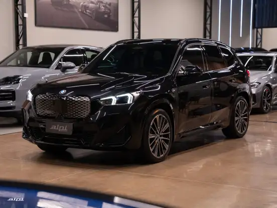BMW-iX1-2025
