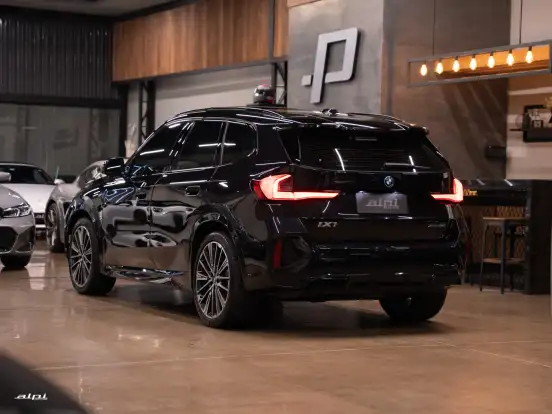 BMW-iX1-2025