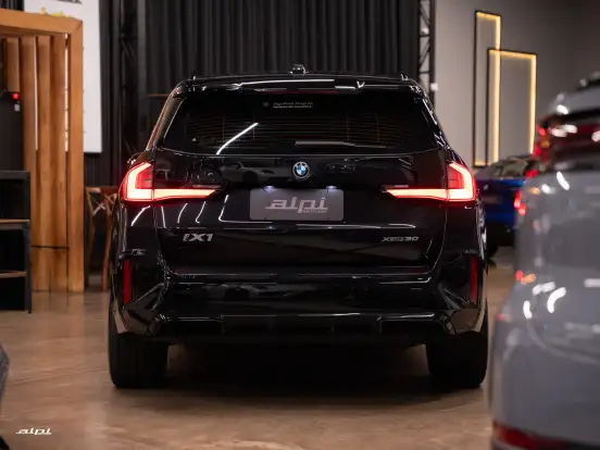 BMW-iX1-2025