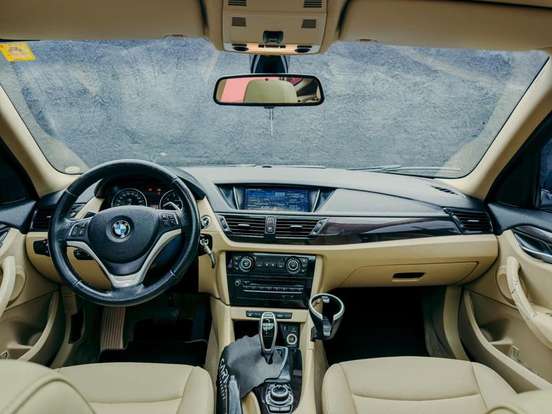 BMW-X1-2013