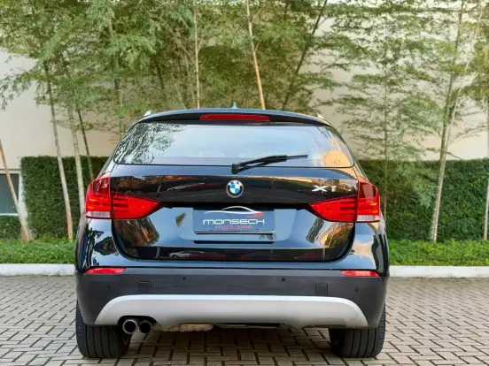 BMW-X1-2011
