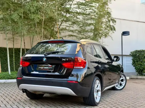 BMW-X1-2011