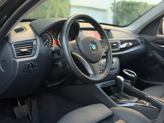 BMW-X1-2011