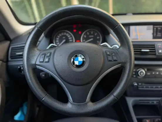 BMW-X1-2011