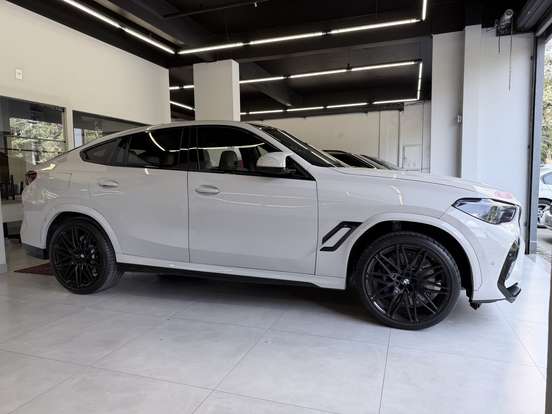 BMW-X6-2022