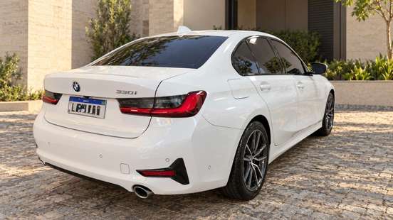 BMW-330i-2019