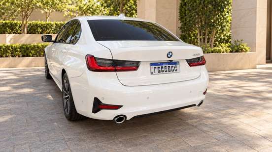 BMW-330i-2019