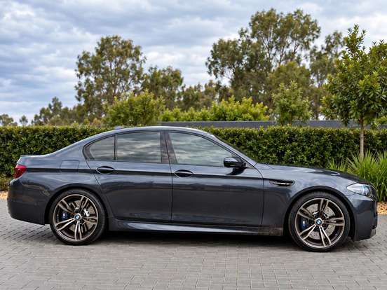 BMW-M5-4.4 V8 32V GASOLINA 4P AUTOMÁTICO BMW-M5-2014