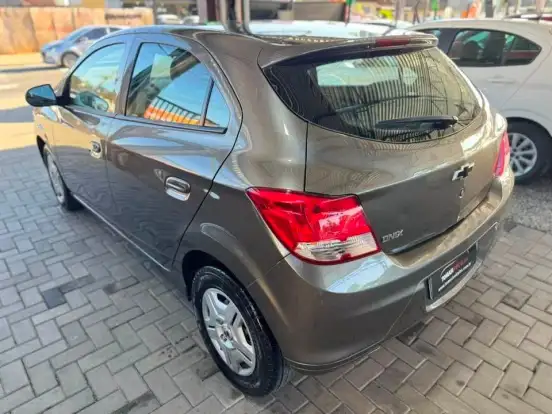 CHEVROLET-ONIX-1.0 MPFI LT 8V FLEX 4P MANUAL CHEVROLET-ONIX-2014
