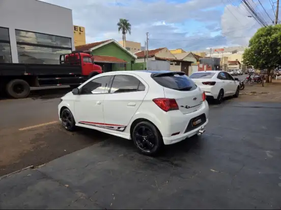 CHEVROLET-ONIX-2018