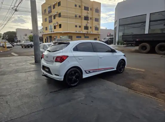 CHEVROLET-ONIX-2018