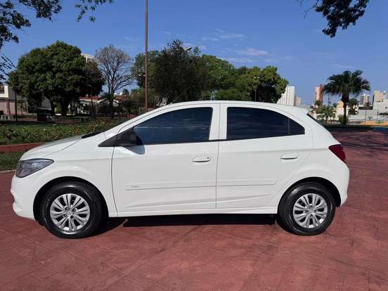 CHEVROLET-ONIX-2014