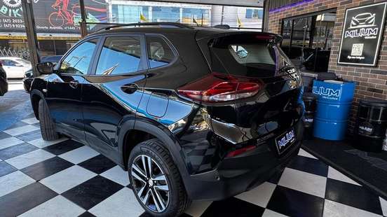 CHEVROLET-TRACKER-2023