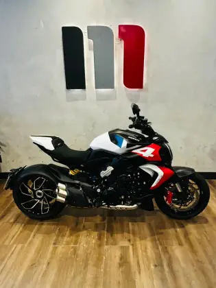 DUCATI DIAVEL V4 