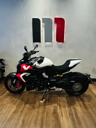 DUCATI-DIAVEL V4-2026