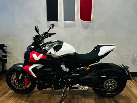 DUCATI-DIAVEL V4 DUCATI-DIAVEL V4-2026