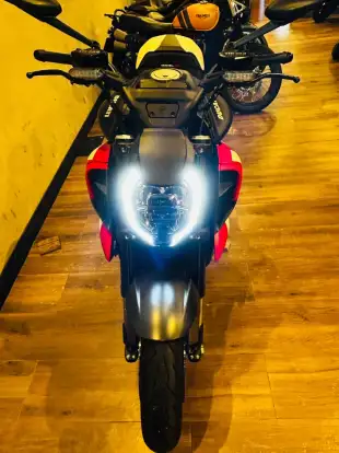 DUCATI-DIAVEL V4-2026