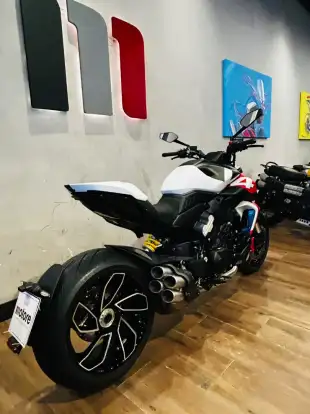 DUCATI-DIAVEL V4-2026