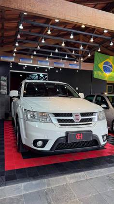 FIAT FREEMONT 2.4 EMOTION 16V GASOLINA 4P AUTOMÁTICO