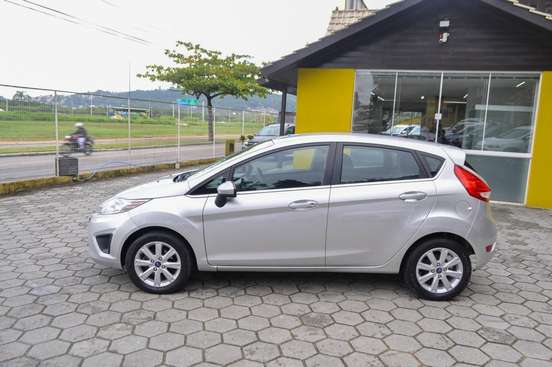FORD-FIESTA-2012