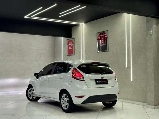 FORD-FIESTA-2014