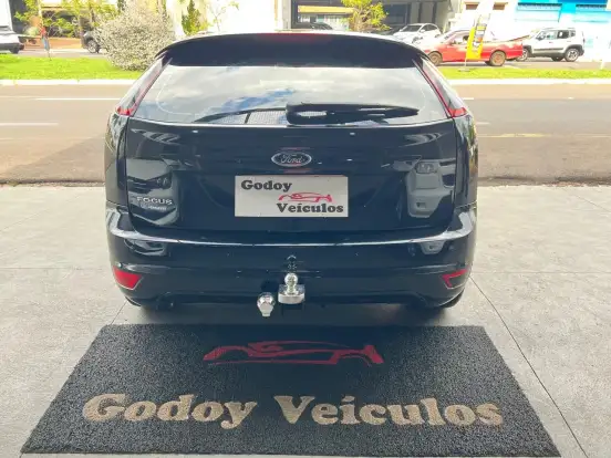 FORD-FOCUS-2012