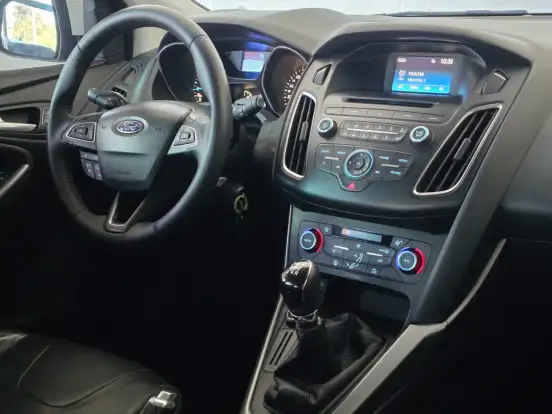 FORD-FOCUS-2015