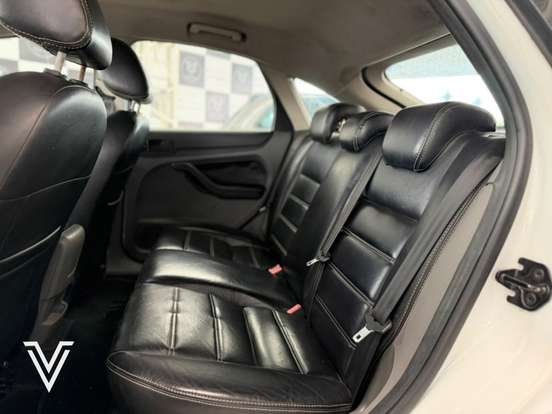 FORD-FOCUS-1.6 GL 16V FLEX 4P MANUAL FORD-FOCUS-2012