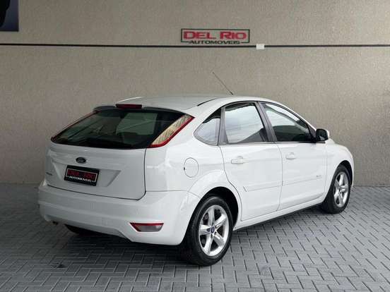FORD-FOCUS-2011