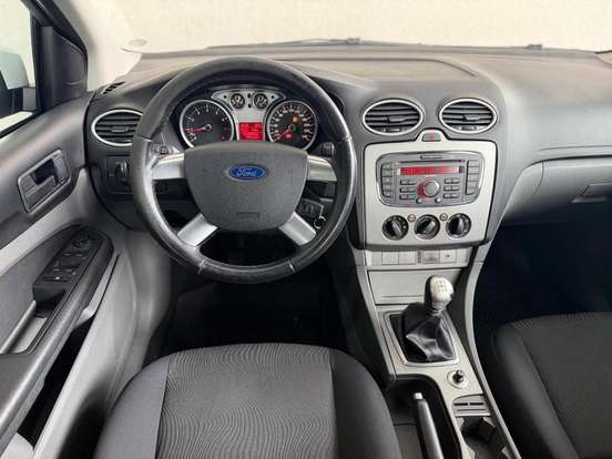 FORD-FOCUS-2011