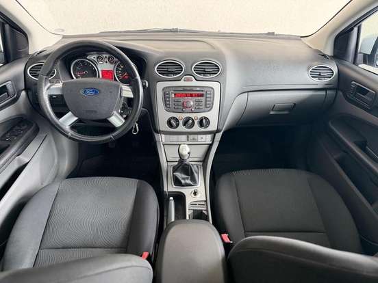 FORD-FOCUS-2011