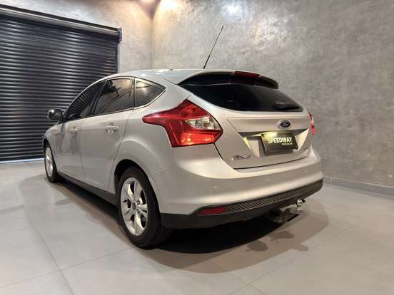 FORD-FOCUS-1.6 SE 16V FLEX 4P POWERSHIFT FORD-FOCUS-2014