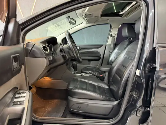 FORD-FOCUS-2010