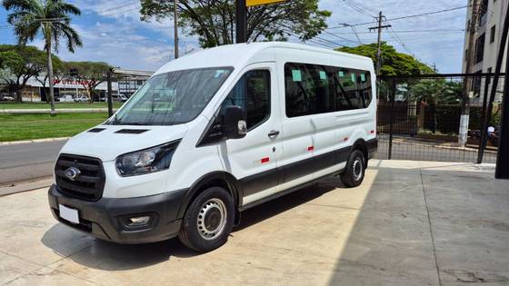 FORD TRANSIT 2.0 ECOBLUE DIESEL MINIBUS 15+1 410L MANUAL