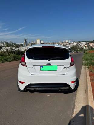 FORD-FIESTA-2015