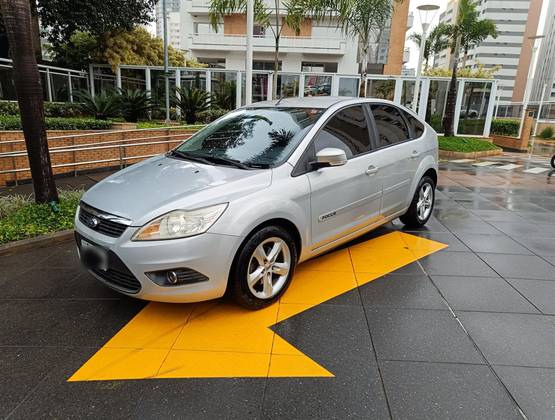 FORD FOCUS 2.0 GLX 16V FLEX 4P AUTOMÁTICO