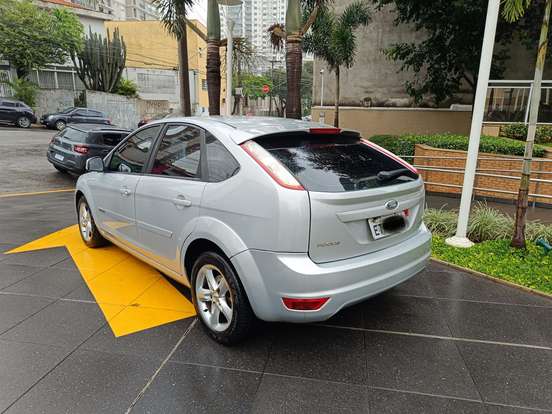 FORD-FOCUS-2.0 GLX 16V FLEX 4P AUTOMÁTICO FORD-FOCUS-2010