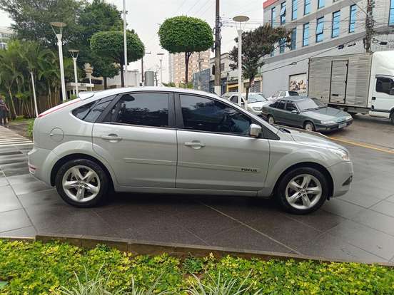 FORD-FOCUS-2.0 GLX 16V FLEX 4P AUTOMÁTICO FORD-FOCUS-2010
