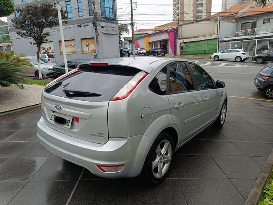 FORD-FOCUS-2.0 GLX 16V FLEX 4P AUTOMÁTICO FORD-FOCUS-2010