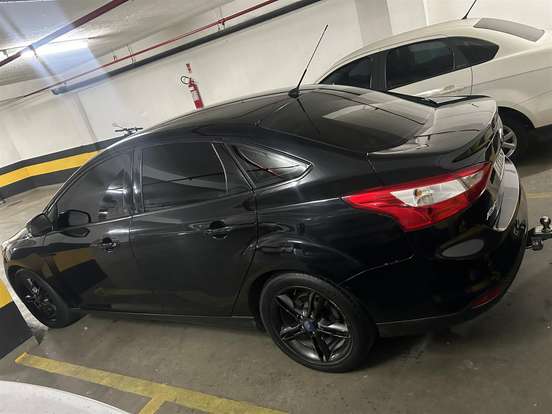 FORD-FOCUS-2.0 SE SEDAN 16V FLEX 4P POWERSHIFT FORD-FOCUS-2015