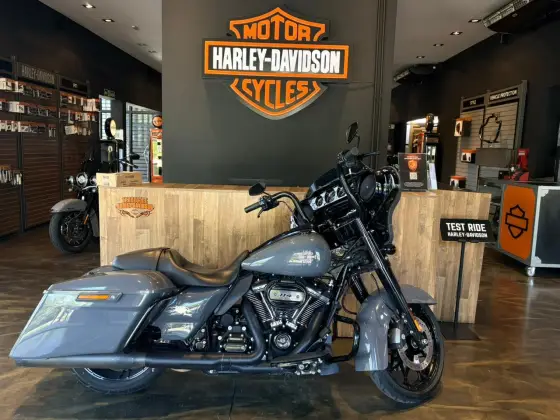 HARLEY-DAVIDSON STREET GLIDE SPECIAL 