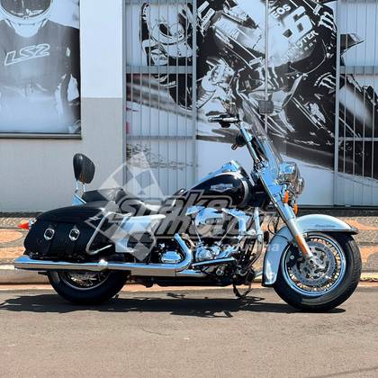 HARLEY-DAVIDSON ROAD KING CLASSIC 