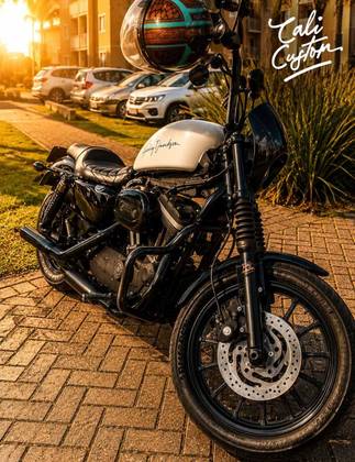 HARLEY-DAVIDSON SPORTSTER XL 883 R 