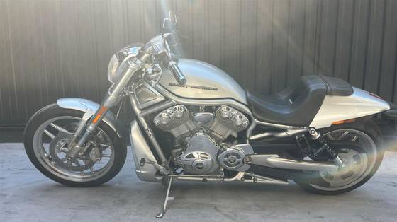 HARLEY-DAVIDSON V-ROD 10TH ANNIVERSARY EDITION 
