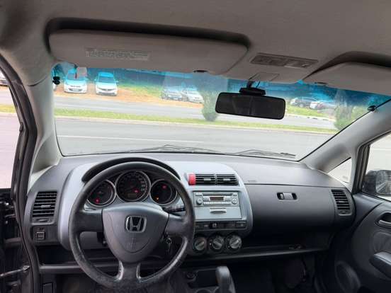 HONDA-FIT-2005