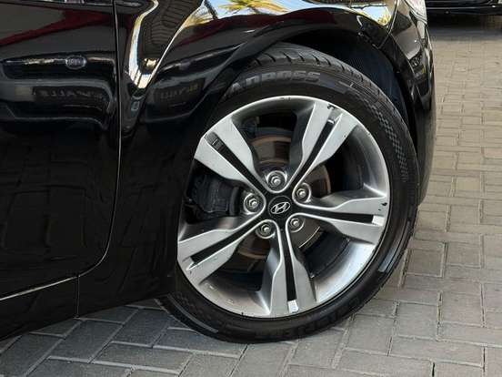 HYUNDAI-VELOSTER-2011