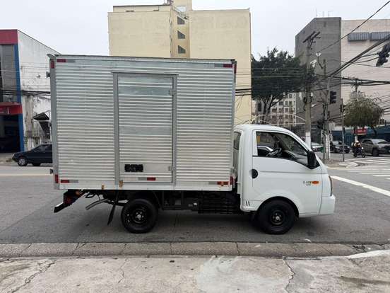 HYUNDAI-HR-2.5 LONGO SEM CAÇAMBA 4X2 16V 130CV TURBO INTERCOOLER DIESEL 2P MANUAL HYUNDAI-HR-2020