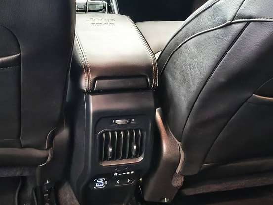 JEEP-COMMANDER-2025